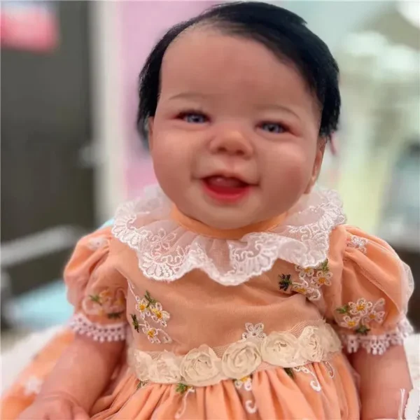 Bebê Reborn Kira Monte  Kira: "Sol" (persa) ou "líder" (russo) + Monte: grandiosidade - Imagem 3