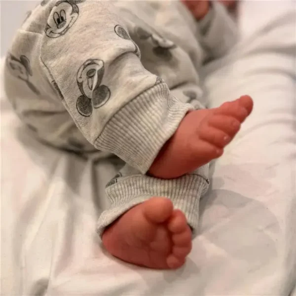 Bebê Reborn Leonardo Sá  Leonardo: "Protetor" (latim) + Sá: sobrenome breve e elegante - Imagem 3